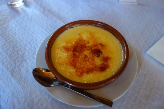 und das ist die Crema catalana, die soll es schon im Mittelalter gegeben haben