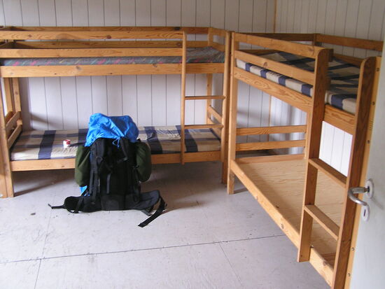 Etagenbetten in einem der Schlafräume im Kanucenter