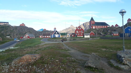 Blick auf die Museumshäuser - hinter uns befindet sich der Hafen