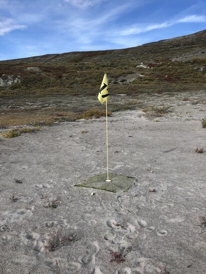 Loch Nr. 17 des nördlichsten 18-Loch-Golfplatzes der Welt