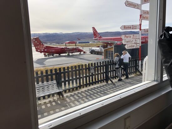 Die letzten Minuten im Flughafen-Cafe