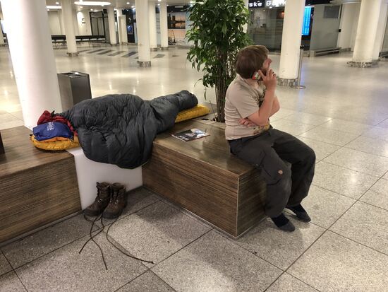In der Ankunftshalle im Kopenhagener Flughafen