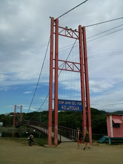 Fußgängerbrücke mit berühmtem Vorgänger