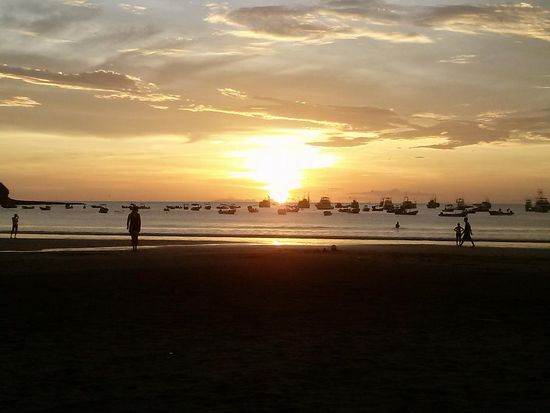 Fantastische tropische Sonnenuntergänge