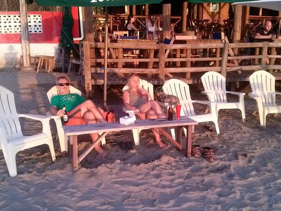 Abendatmosphäre am Strand genießen