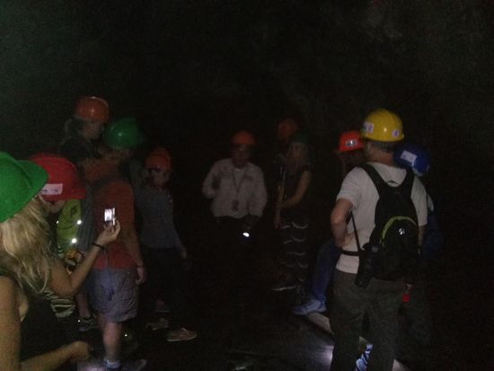 Im Lavastollen des Vulkans