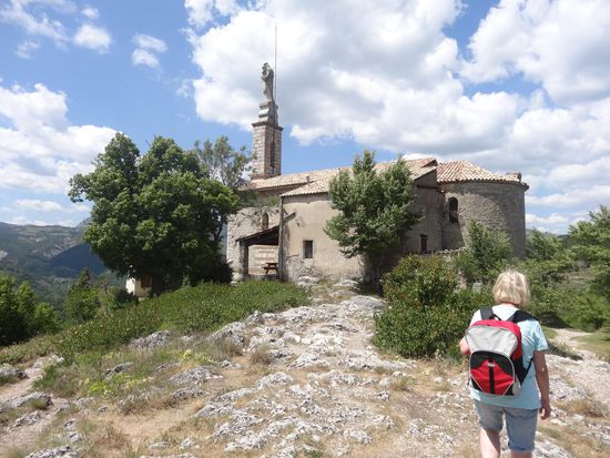 am Ziel angelangt, Notre Dame du Roc thront