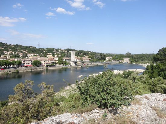 St. Martin d Ardeche mit Blick auf den CP hinten rechts...