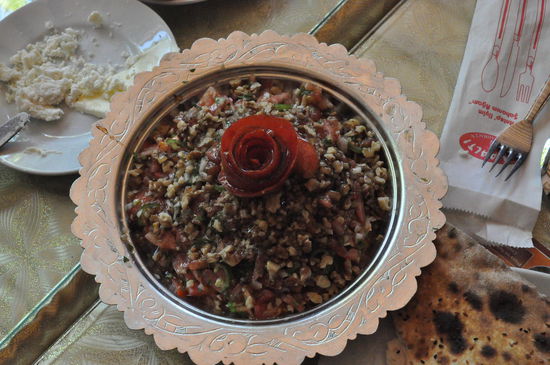 ein Salatgenuss der besonderen Art, mit gehackten Nüssen!