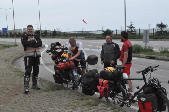 Die Berliner Jungs, die unbedingt von Berlin nach Peking mit dem Fahrrad unterwegs sein wollen!