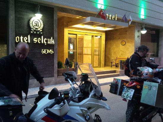 wenn unser Georg verhandelt, erhalten wir solche Hotel's zum Preis von einer Jugendherberge.....