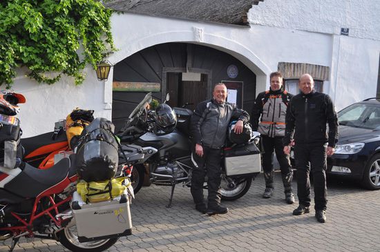 Das war das Foto vom gestrigen Tage, mit dem Restauranttip "beste Haxen der Welt" Hochladen von Fotos, ist so eine Sache, trotz bester Wifi- Verbindung !