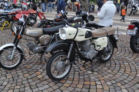 Norbert wollte in alter Verbundenheit die KTM gegen die MZ ES 250 Trophy eintauschen, der Verkäufer lehnte jedoch ab. Die KTM roch schlechter aus dem Auspuff.