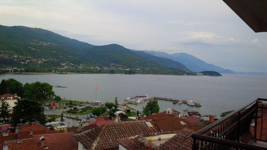und hier noch die Aussicht von unserer Hotelterrasse