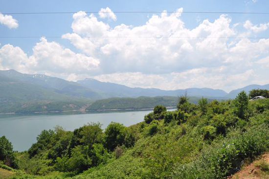 der Stausee, noch in Mazedonien