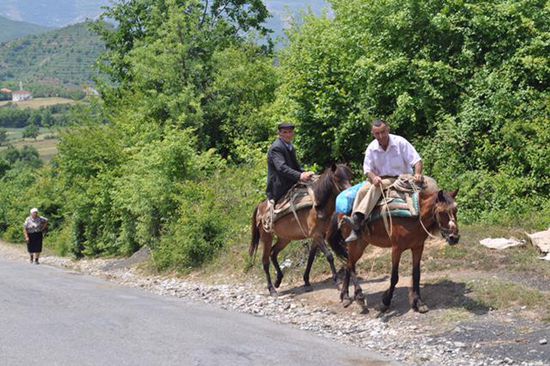 Weltfrauentag in Albanien, hier ist die Welt noch in Ordnung . . .