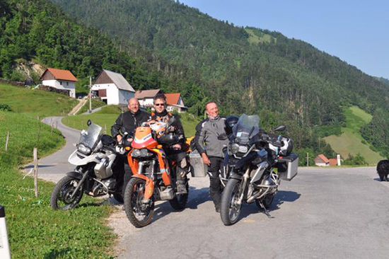 unser Navigator Norbert, freut sich über die staubigen Offroadeinlagen !