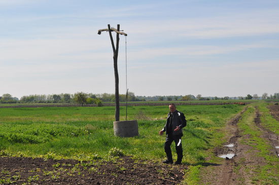 und das alles wegen diesem Fotomotiv - ein alter Ziehbrunnen zur Tränke der Herden - wir hätten die 100 m ja auch laufen können ...