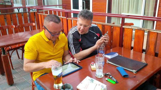 Früher als wir noch die gute alte Schreibmaschine hatten und auch mit allen Fingern schreiben konnten, ging das Berichte schreiben sooo viel einfacher!!!
Aber ich schreibe mit Leidenschaft für den berühmten Matthias B. als Ghostwriter 