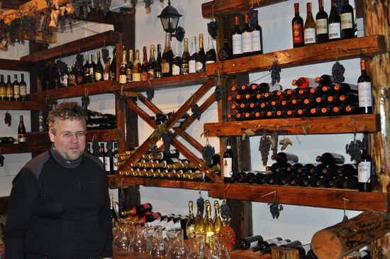 Norbert war ganz angetan von dem gut sortierten Weinvorrat in dem Museums-Restaurant