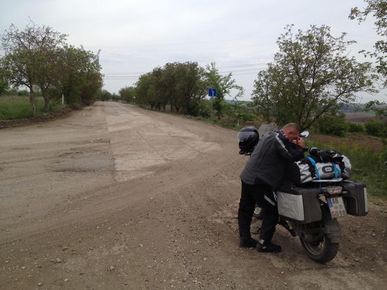 So sieht der "Wenighösbacher Kurvenkönig" aus, wenn die vorhandenen Straßenverhältnisse so sind wie sie sind