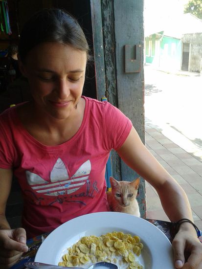 Anika mit Frühstücksbegleitung