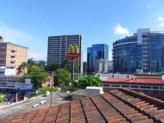 Blick von der Dachterasse des Hostels (Zone 10)