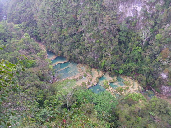 Blick von oben auf Semuc Champey