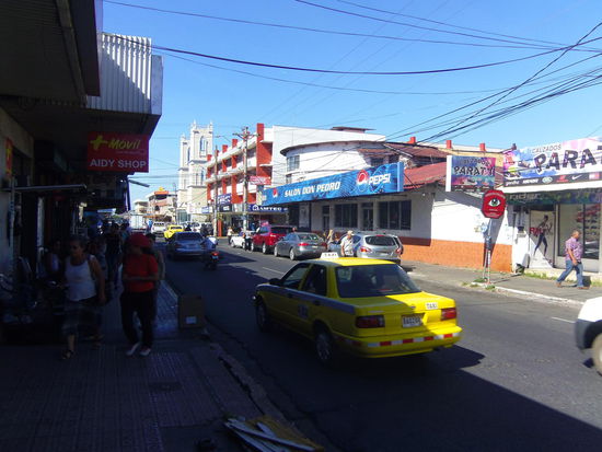 Straße von unserem Hotel in David