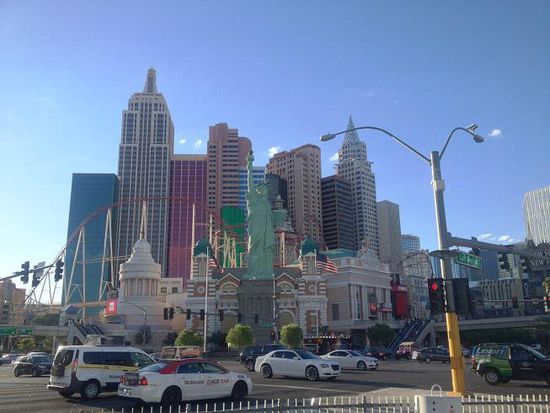 New York New York mit einer Achterbahn auf dem Dach...mit der ich auch gefahren bin