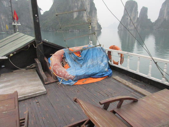 Das die Touristen immer meckern müssen, wir haben doch ein Rettungsboot dabei....