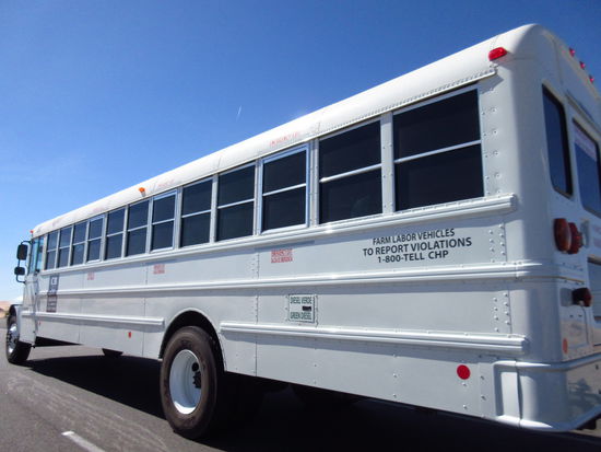 das ist der Gefangenenbus und man sieht glaube ich auch, dass da wer drin sitz....