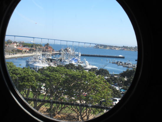 aus dem Hobschrauber der Blick auf die große Brücke