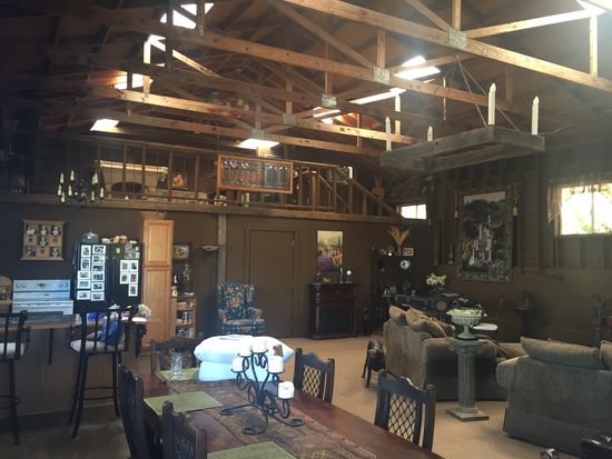 die ausgebaute Scheune als Haus....oben steht ein Kicker.... Männerträume werden wahr