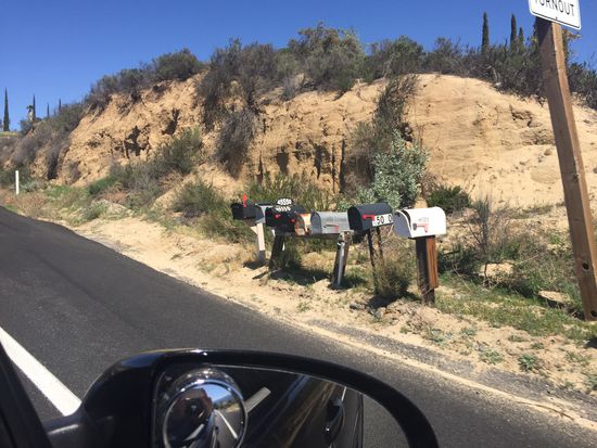 klassisch die Briefkästen an der Strasse