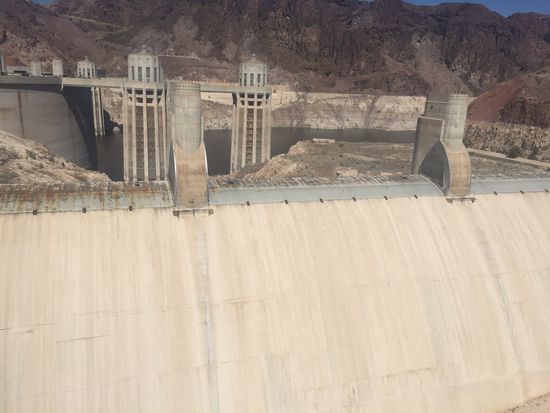 der Hoover-Dam von oben