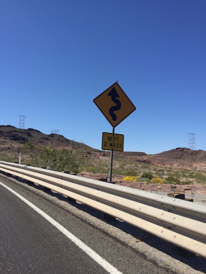 ich mag diese gelben Strassenschilder