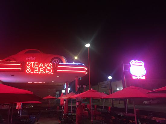 der thronte über der Terasse