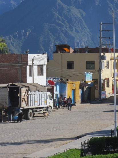 In früher Morgenstunde ist schon ganzschön was los auf der Plaza de Armas
