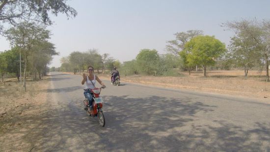 Mit dem E-Bike geht es von Tempel zu Tempel.
