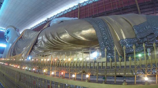 Mit über 64 Metern Länge ist dieser liegende Buddha einer der längsten Südostasiens.