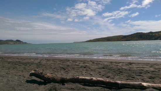 In Raglan am Strand 