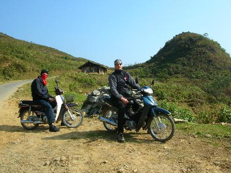 MC MMT on the road in Sa Pa