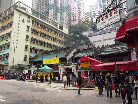 Sonntags gehts in den Tempel