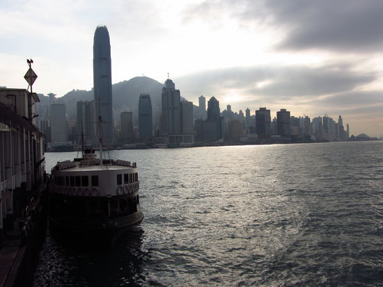Star Ferry und Skyline Hongkong Island