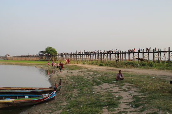 Die längste Teakholzbrücke der Welt, die U Bein Brücke