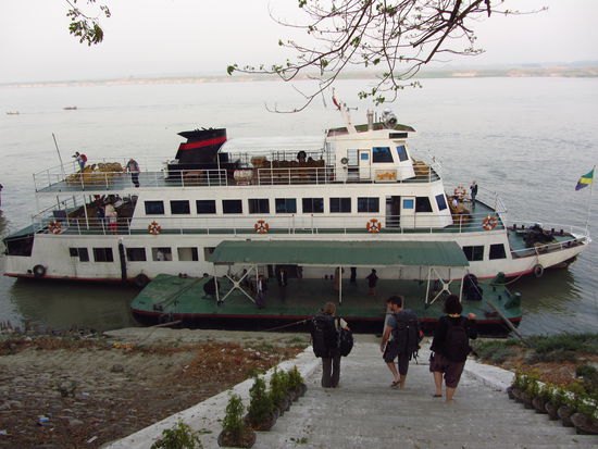 Unser Schiff nach Bagan