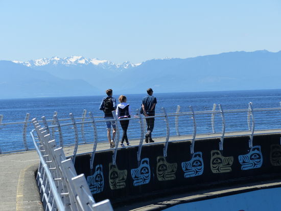 Blick vom Pier zum Olympic National Parc