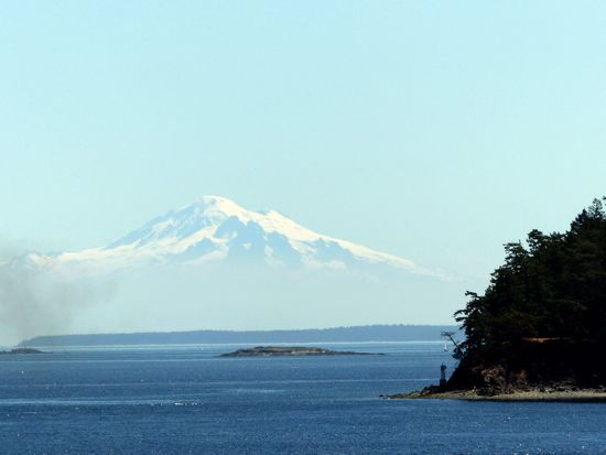 Mount Baker aus der Strait of Georgia