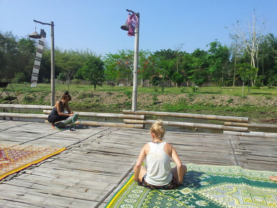 Yoga am morgen vertreibt Kummer und Sorgen 